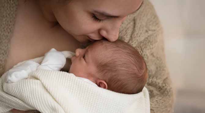 My Newborn Was Screaming in the ER When a Man in a Rolex Said I Was Wasting Resources โ Then the Doctor Burst Into the Room and Stunned Everyone