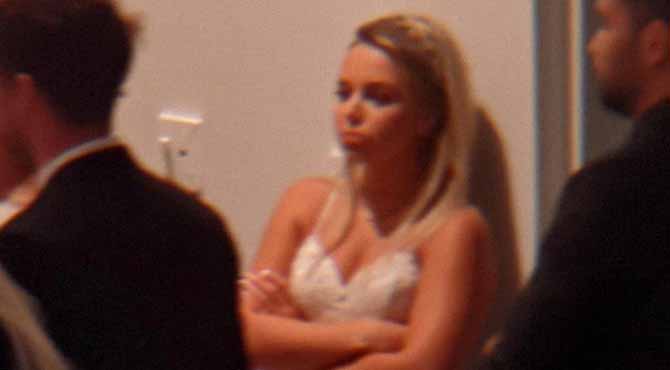 I Thought It Would Be the Happiest Day of My Life Until I Cut into My Wedding Cake and Everything Fell Apart – Story of the Day