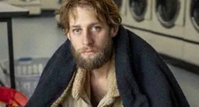 Every Christmas, My Mom Fed a Homeless Man at Our Local Laundromat – but This Year, Seeing Him Changed Everything