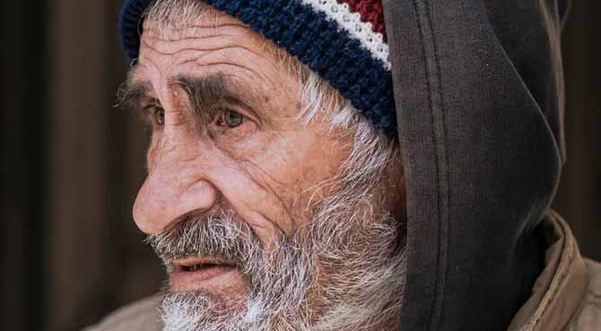 I Bought a Cake for a Homeless Old Man on His Birthday โ But the Next Day I Discovered Who He Was and Couldnโt Believe It