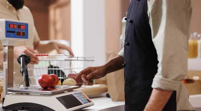 I Bought a Bag of Apples for a Mother with Two Little Kids at the Checkout โ Three Days Later, a Police Officer Came Looking for Me at Work
