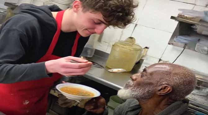Waiter Fired for Letting Homeless Man Stay in Restaurant – The Next Morning, a Plane Ticket Appears on His Doorstep