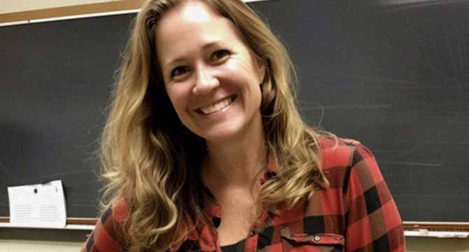 Girl Meets Her Teacher Who Is a Carbon Copy of Her Late Mom & Soon Learns Dad’s Shocking Secret