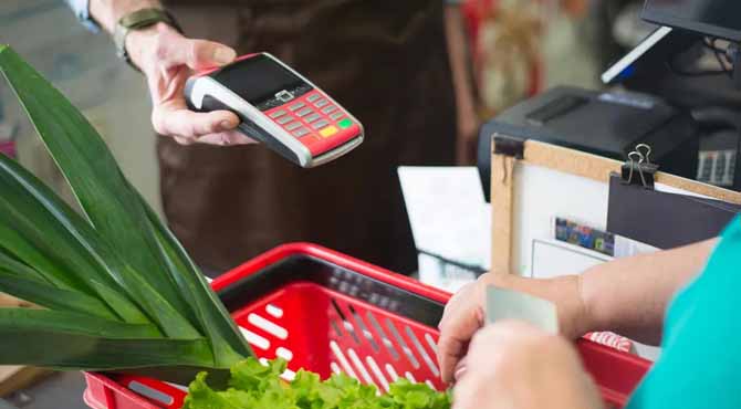 I Paid for an Elderly Woman’s Groceries When Her Card Was Declined – Two Days Later My Life Changed Completely