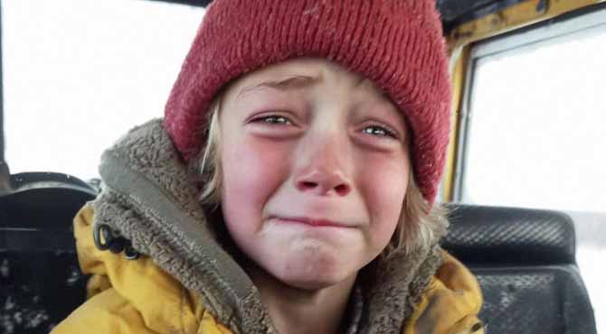 I Noticed a Little Boy Crying in a School Bus, and I Jumped in to Help after Seeing His Hands