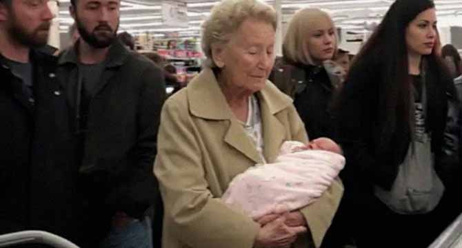 People Mocked Me When My Card Got Declined While I Was Holding My Baby Granddaughter—Then a Voice Behind Me Said, ‘Ma’am. You With the Baby’