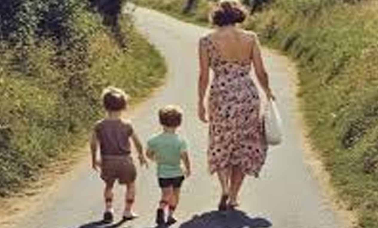 After My Mom Died, I Found a Childhood Album – in One Photo, an Older Girl Stood Beside Me, Looking Exactly Like Me