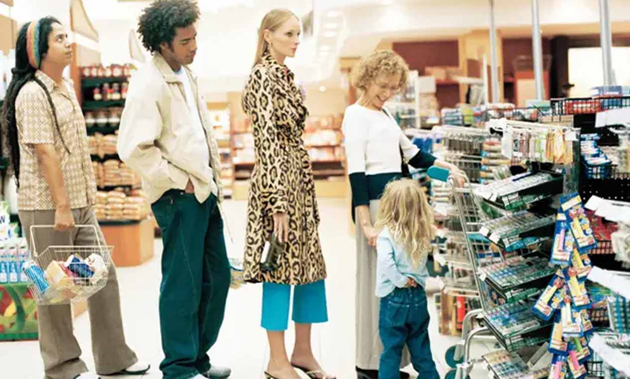 People in Line at the Supermarket Wanted to Kick Me Out When My Granddaughter Started Crying – but a Stranger Suddenly Stepped In