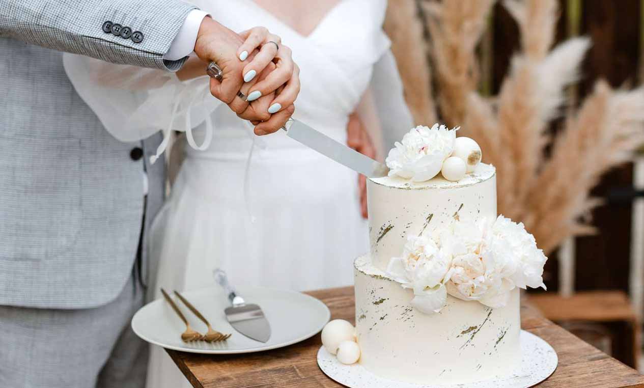 My Groom Smashed My Face Into the Cake During the Cake Cutting as a ‘Joke’ – I Was on the Verge of Tears When My Brother Shocked Everyone
