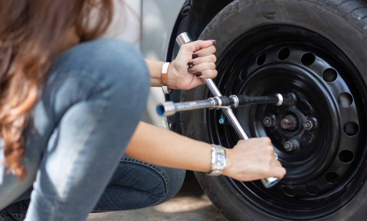 I Was Eight Months Pregnant When My Husband Refused to Help Me Change a Flat Tire – I Came Home with Someone, and His Face Went Pale