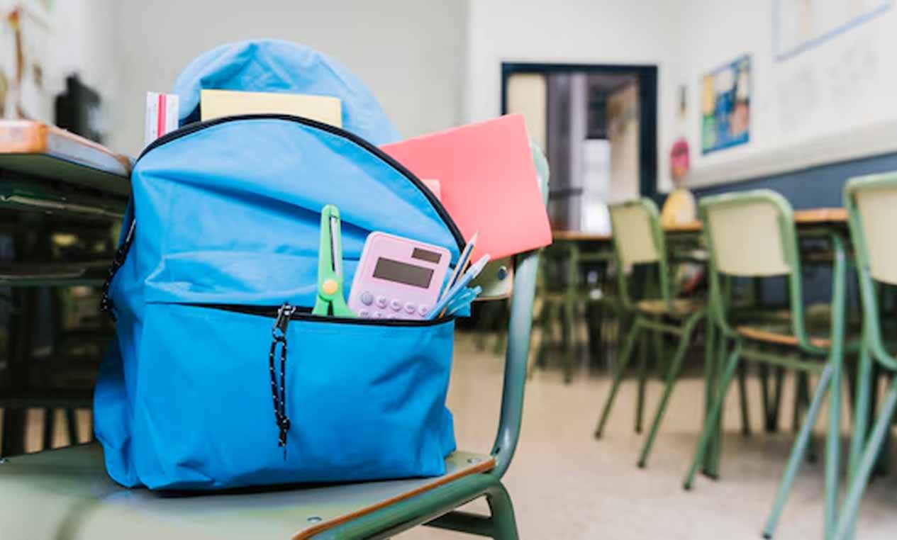 A Girl Hid in the Bathroom to Cry, So I Left Something in Her Locker – a Week Later, I Looked Inside and Had to Catch Myself