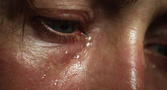 My 13-Year-Old Was Being Cyberbullied by Someone Close to Us – When We Finally Found the Sender, I Wished We Hadn’t