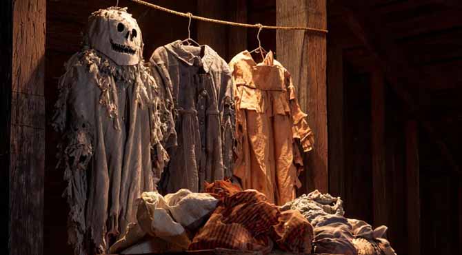 I Helped Collect Halloween Costumes for Kids at a Childrenโs Shelter โ and It Changed My Life in a Way I Never Imagined