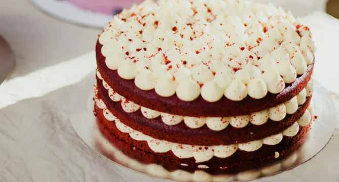 My Stepsister Demanded a Custom Cake from My Grandma – Then Tried to Return It Half-Eaten for a Refund