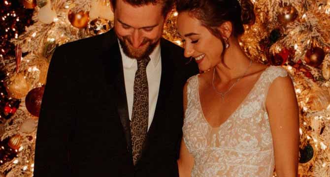 My Mother Disowned Me for Marrying a Single Mom – She Laughed at My Life, Then Broke Down When She Saw It Three Years Later