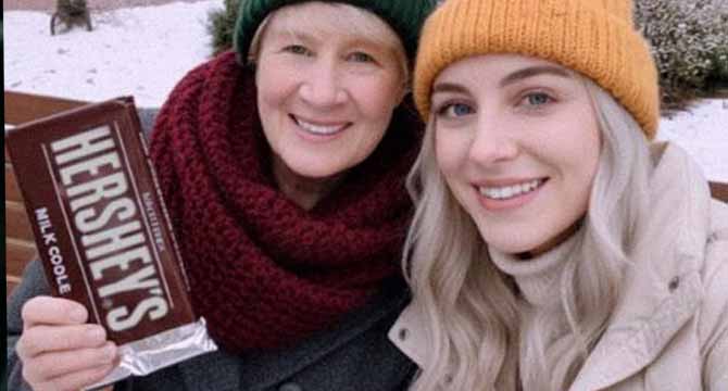 My Late Mom and I Shared a Christmas Hersheyโs Tradition โ She Died This Year, but It Led Me to a Truth I Never Expected