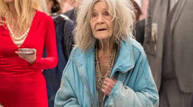 I Let a Homeless Lady That Everyone Despised Into My Art Gallery โ She Pointed at One Painting and Said, โThatโs Mineโ