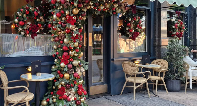 My Two Best Friends and I Promised to Reunite on Christmas After 30 Years – Instead of One of the Guys, a Woman Our Age Showed Up and Left Us Speechless