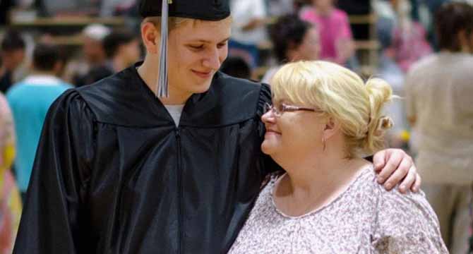 My Classmates Mocked Me for Being a Garbage Collectorโs Son โ on Graduation Day, I Said Something Theyโll Never Forget