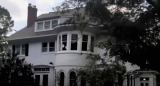 My Stepmom Sold Me Her Mother’s House – Years Later, She Demanded I Give It Back with Everything Inside