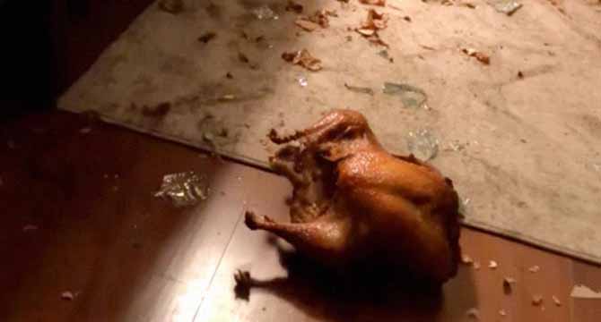 On Thanksgiving, My Daughter, 5, Threw Turkey Onto the Floor โ When I Asked Her Why, She Shouted, โI Saved You All!โ