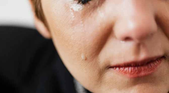 I Caught My Husband Cheating on Me with My Mom on Christmas Eve – But My Family Took Her Side Because She’s Pregnant