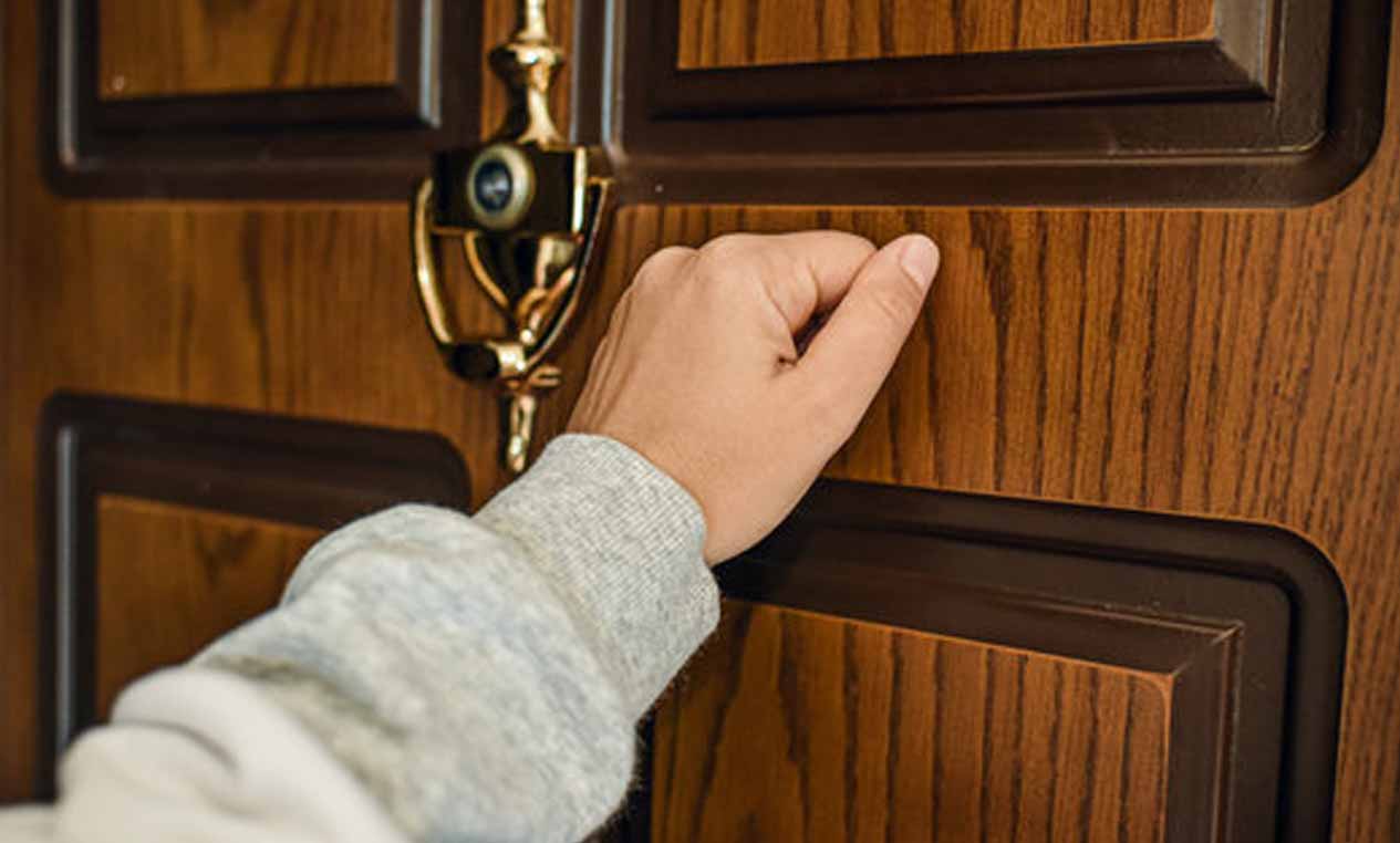 A Soldier Knocked on My Door – What He Said About My Son Made Me Grab My Keys and Run