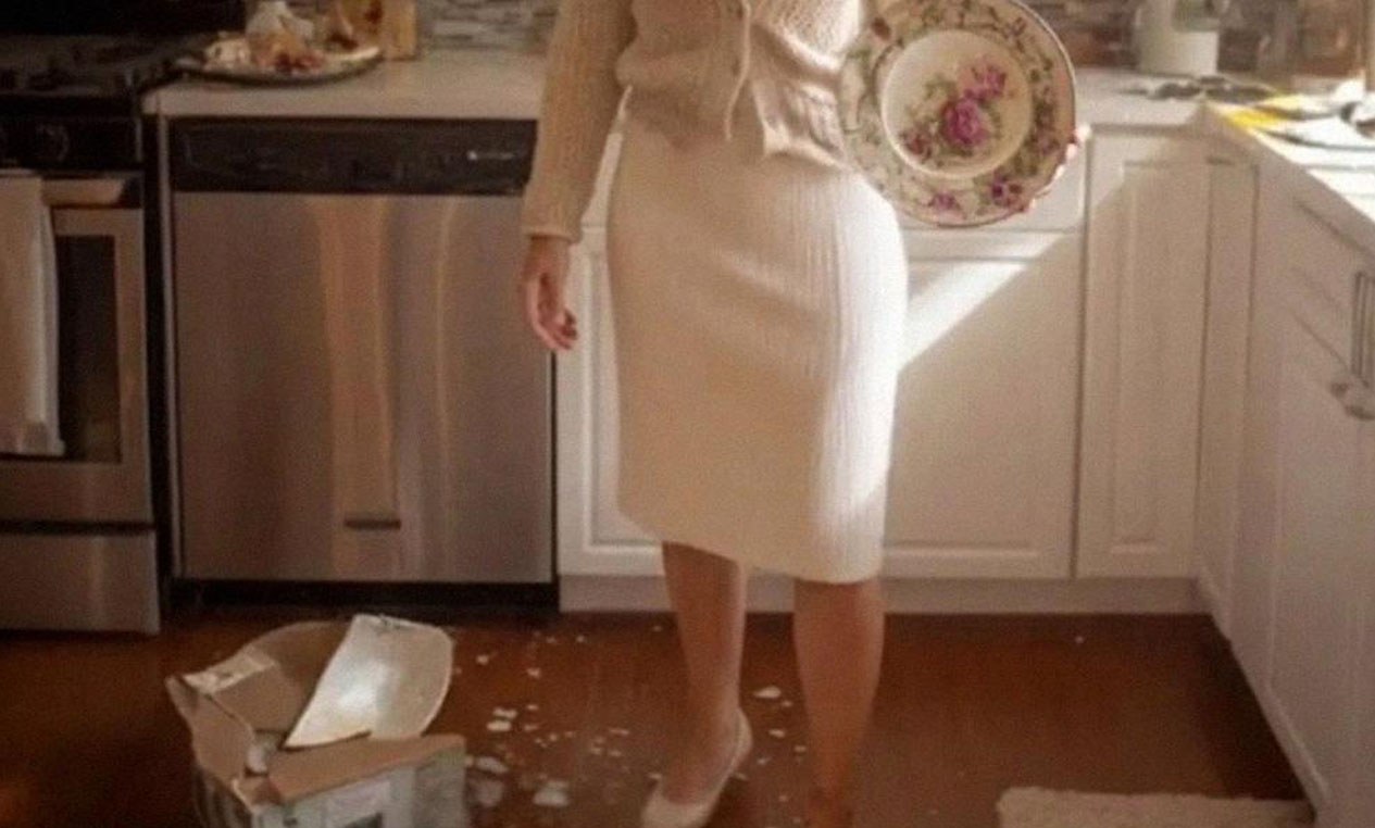 My Stepmom Smashed My Late Momโs Family Dishes After I Refused to Give Her My Momโs Engagement Ring โ Karma Didnโt Miss