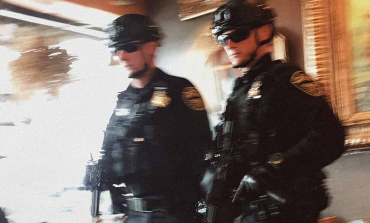 My Friend Asked Me to Pretend to Be Her Sister for One Dinner – The Police Showed up Mid-Meal