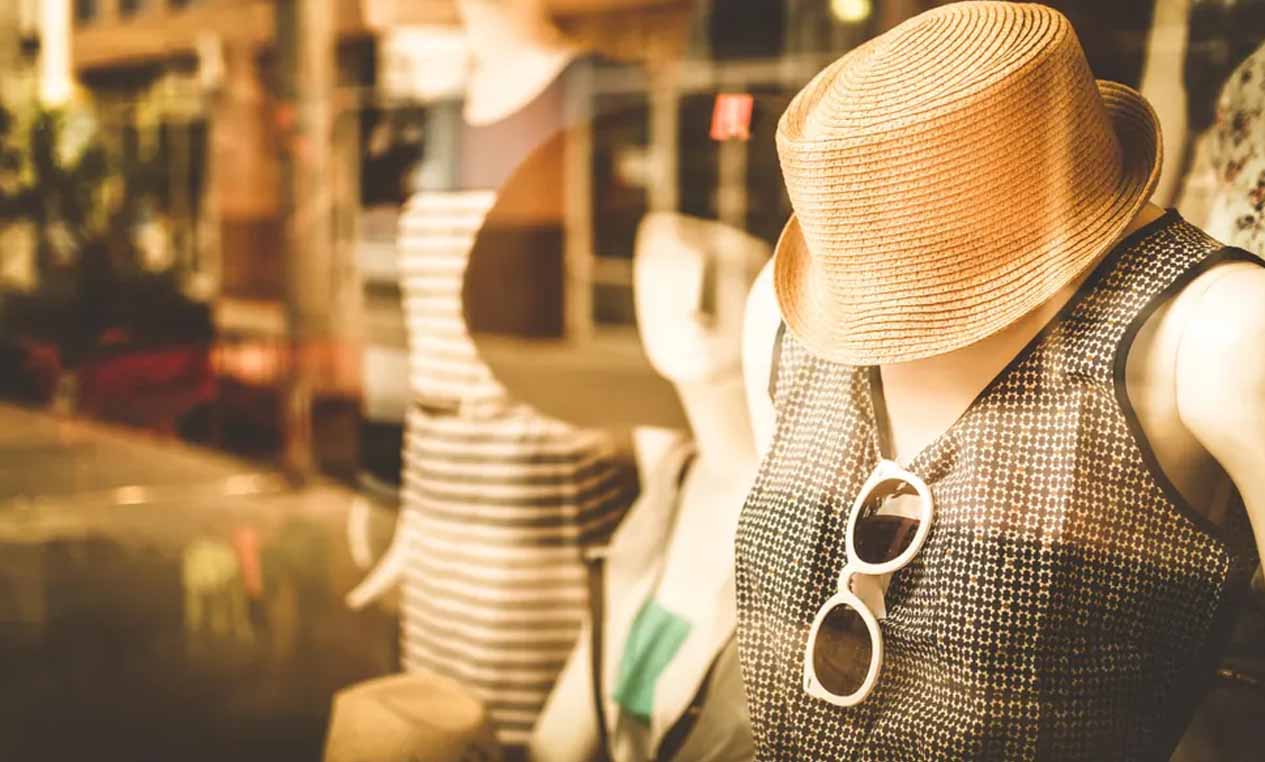 He Laughed at My Flip-Flops When I Walked into His Boutique Until One Call from His Manager Turned His Laughter into Silence โ Story of the Day