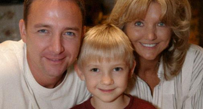 After My Parents Died, My Aunt Took My Inheritance and Gave Me a Mattress on the Floor – Years Later, She Knocked on My Door