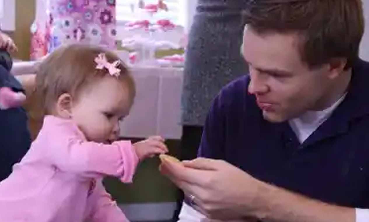 I Became the Guardian of My Three Newborn Brothers After Our Mom’s Death – 11 Years Later, the Dad Who Abandoned Us Showed Up with an Envelope