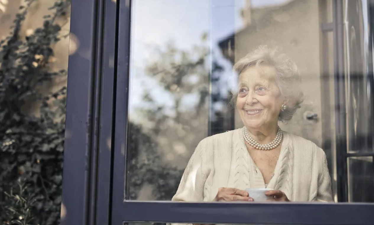 Strange Woman Walked Into My Nursing Home Room Saying, ‘I Finally Found You!’