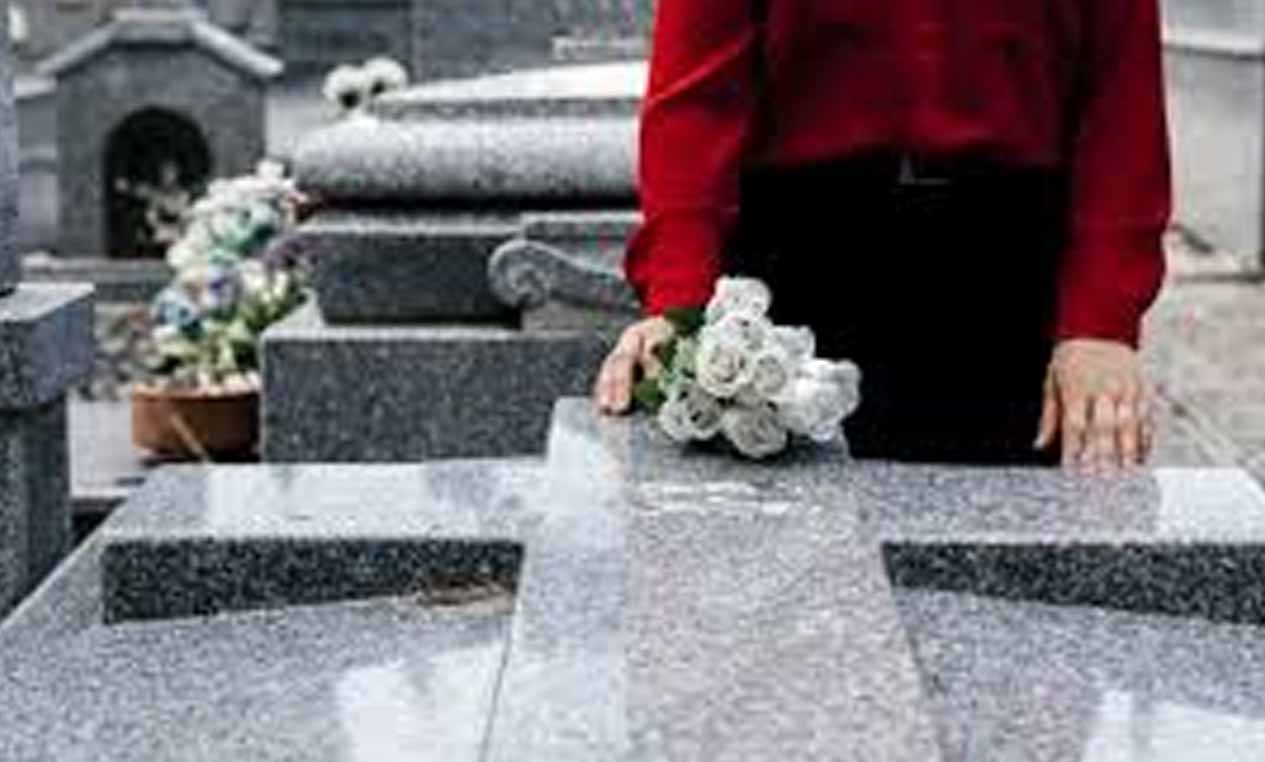 A Woman in a Red Dress Appeared at My Fatherโs Open Casket โ Four Words She Whispered Turned My Life Upside Down