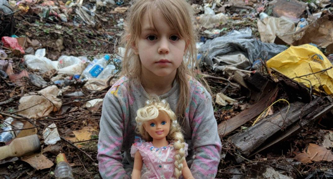 A Wealthy Man Found a Little Girl at a Dump — On Her Wrist Was His Missing Sister’s Bracelet