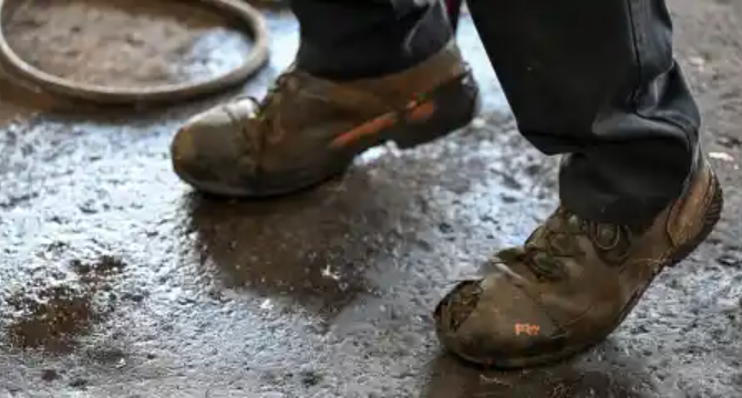 My Stepmom Threw Me Out with Nothing but My Dad’s Old Work Boots After His Death – She Had No Idea What He’d Secretly Glued Inside the Sole