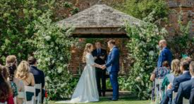 I Thought My Dad Was Dead โ Then He Showed Up at My Wedding as My Stepfather Walked Me down the Aisle