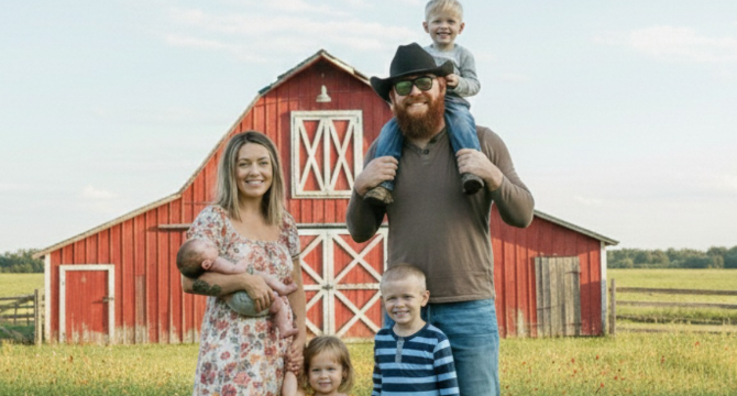 My Cousin Sent Me This Cute Family PhotoโBut I Recognized The Dress From A Missing Persons Poster