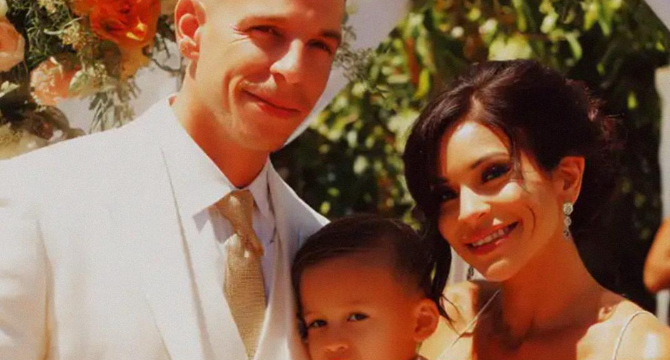 My Mother Disowned Me for Marrying a Single Mom โ She Laughed at My Life, Then Broke Down When She Saw It Three Years Later