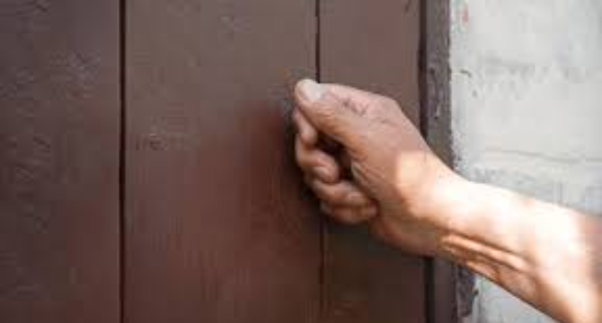 My Family Left Me Alone on a Holiday – Until One Knock Turned the Night Upside Down