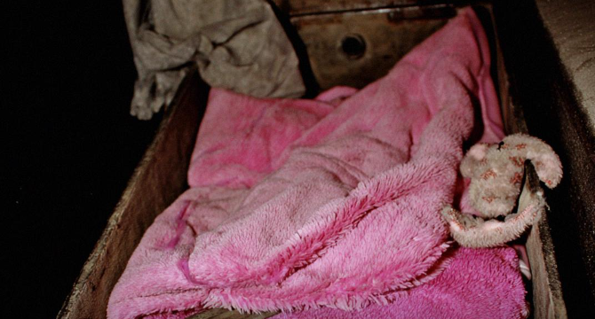 I Found a 20-Year-Old Baby Blanket in My Husband’s Old Toolbox – The Name on It Changed My Life Forever
