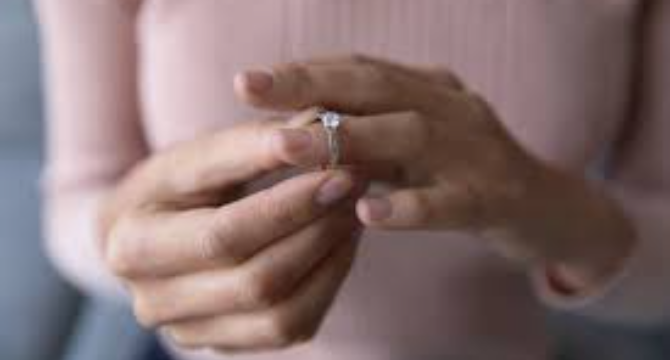 Single Mom Sold Her Wedding Ring for $40 to Buy Her Son a Winter Coat โ When She Reached Into the Pocket, She Almost Faints