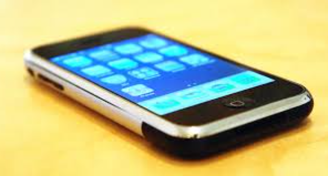 I Found a Secret Phone in My Fatherโs Closet โ When I Unlocked It, My Life Changed Forever