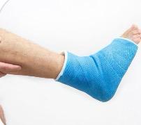 I Went to the Hospital to Care for My Son After He Broke His Leg – Then the Nurse Slipped Me a Note, ‘He’s Lying. Check the Camera at 3 a.m.’