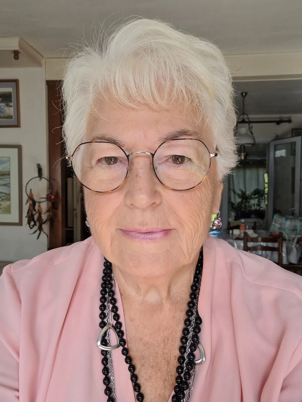 French Woman Waited Decades for a Second Chance at Love – Then Her Story Took an Unexpected Turn That Sparked Buzz