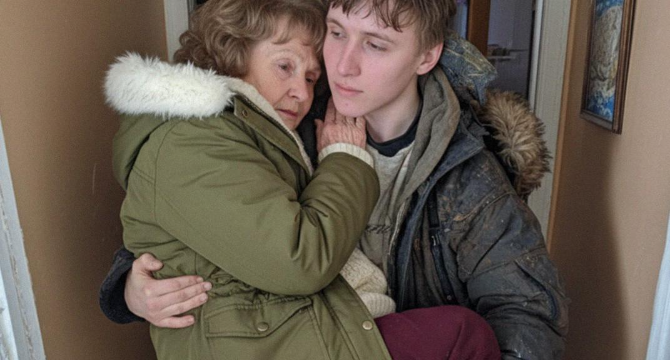 My Son Carried Home an Elderly Woman with Amnesia Who Was Freezing Outside