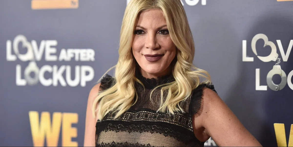Tori Spelling and Dean McDermott Reunite at Daughter Stella’s Graduation, Drawing Attention Over Their Appearance – Photos